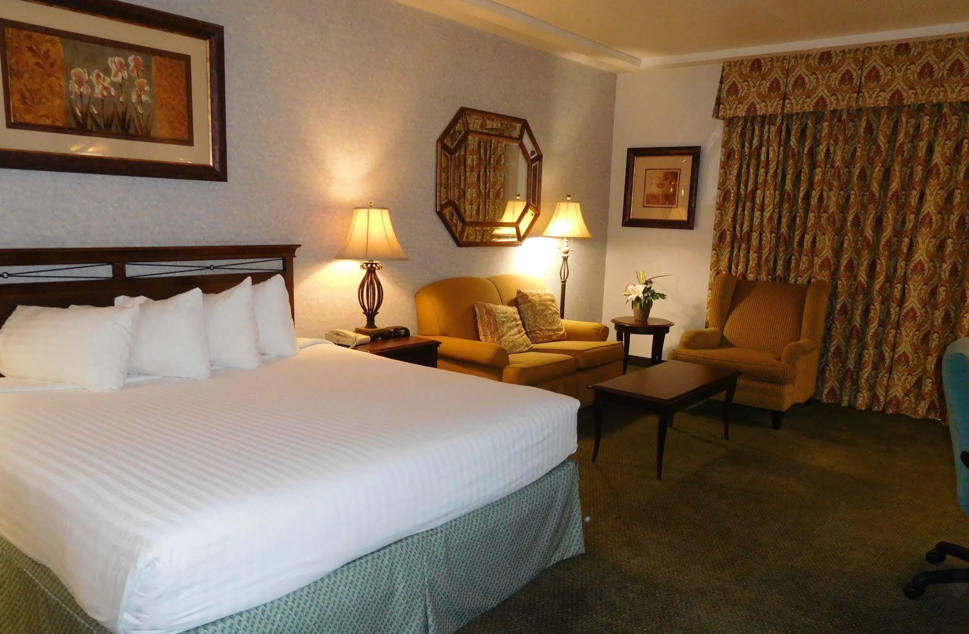 University Square Hotel Fresno Zewnętrze zdjęcie